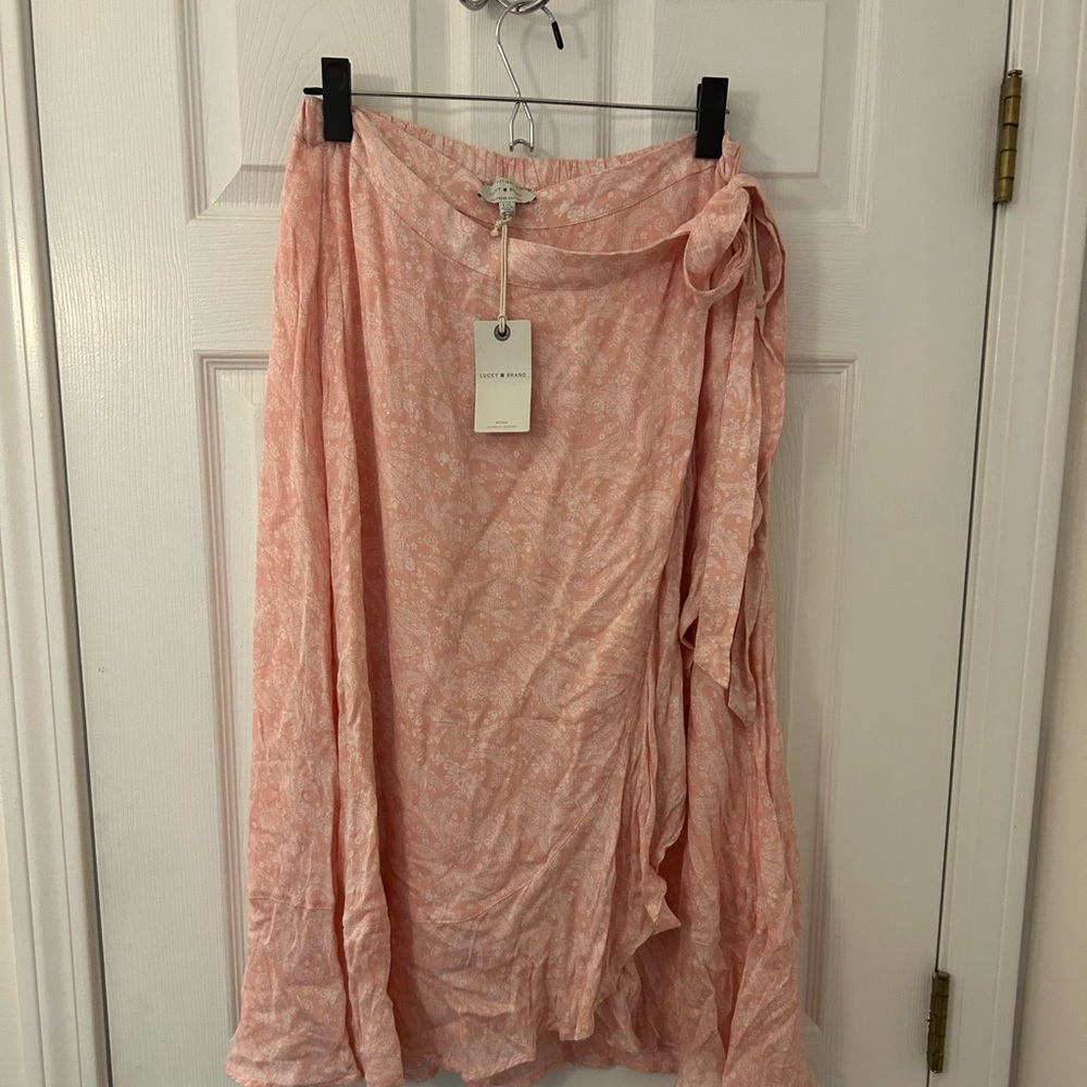 Lucky Brand pink tie skirt size large, new with tags
